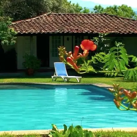 Encantadora Casa Com Piscina Nos Arredores De بيت للعطل *