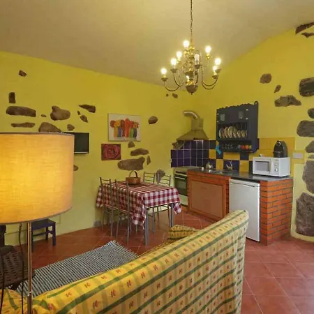 Encantadora Casa Com Piscina Nos Arredores De *